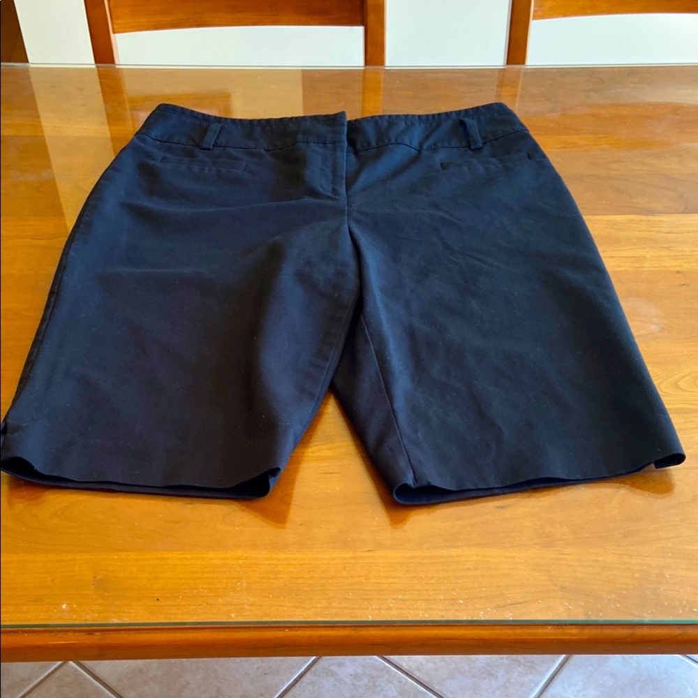 Attractive Women’s Black Tailored Shorts with a Wide Waist Band. EUC